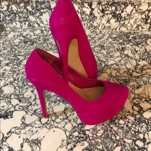 Jessica Simpson pumps